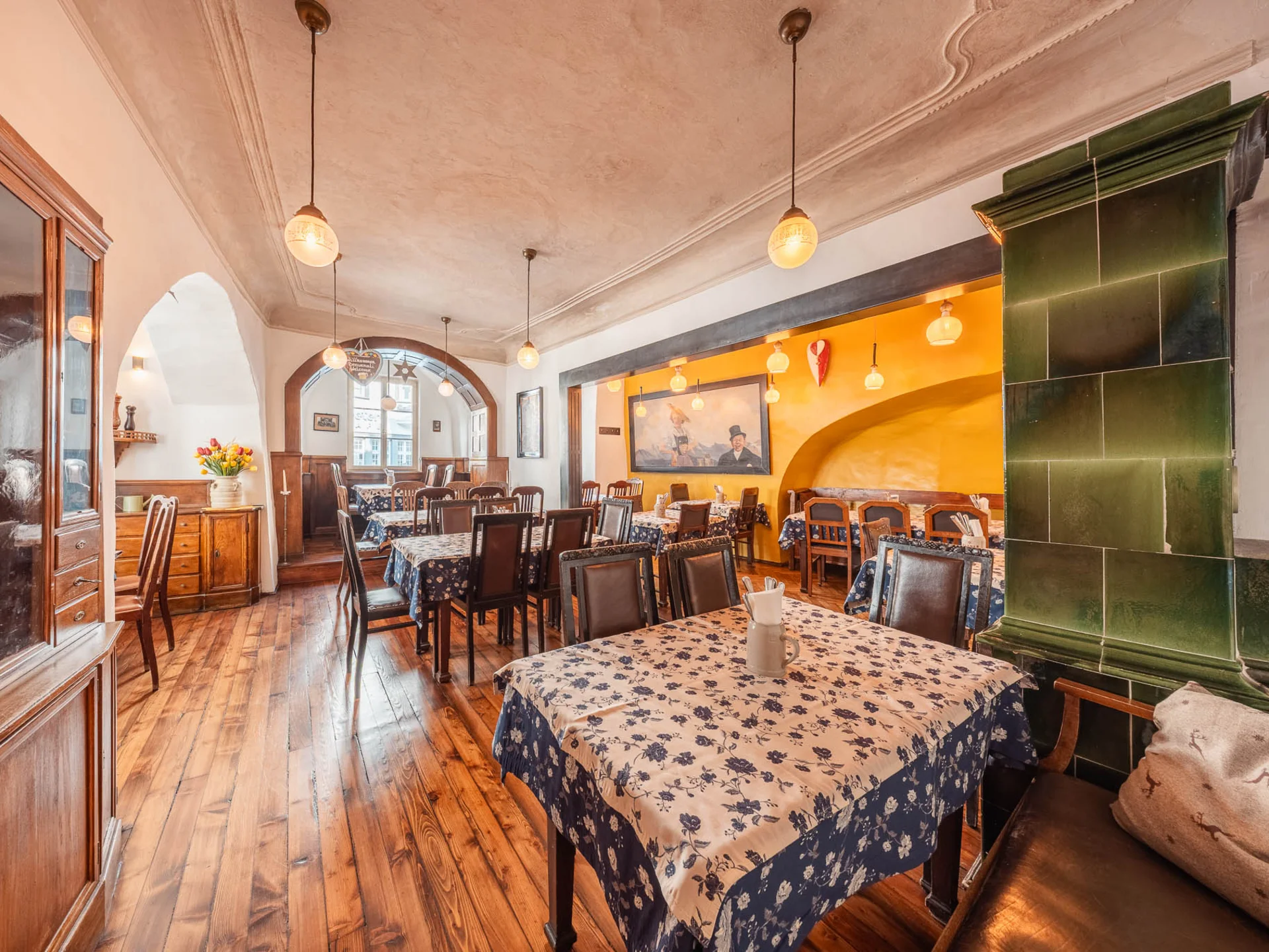 Wirtshaus, Bier, Brot, Wasser und Eck: Das ist das Bozner. Wirtshaus, Bier, Brot, Wasser und Eck: Das ist das Bozner.