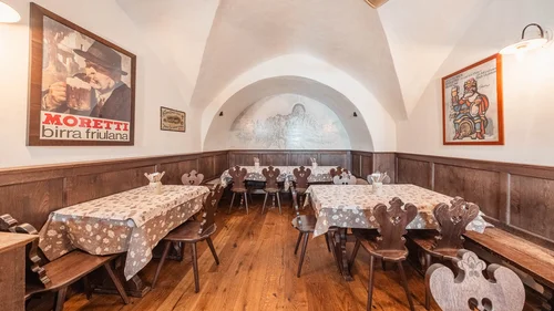 Wirtshaus, Bier, Brot, Wasser und Eck: Das ist das Bozner. Wirtshaus, Bier, Brot, Wasser und Eck: Das ist das Bozner.