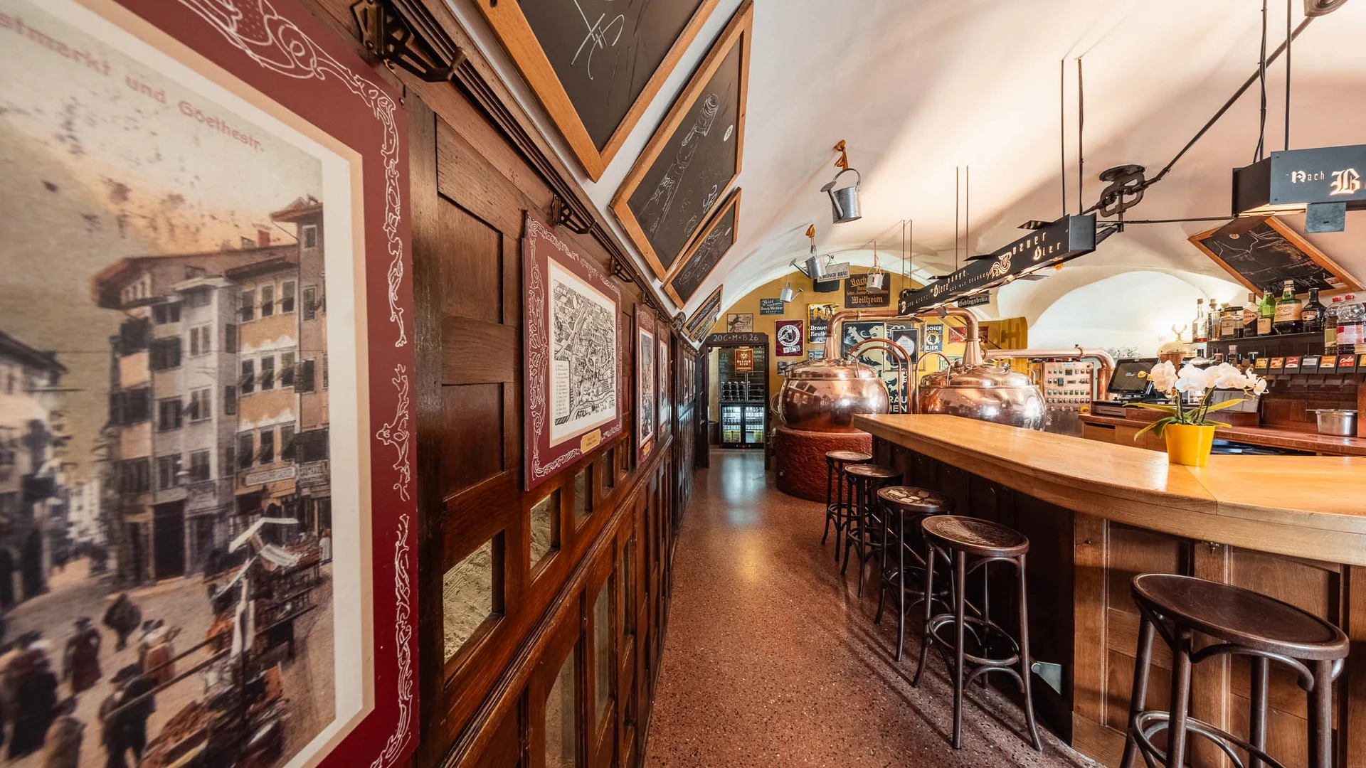 Wirtshaus, Bier, Brot, Wasser und Eck: Das ist das Bozner. Wirtshaus, Bier, Brot, Wasser und Eck: Das ist das Bozner.