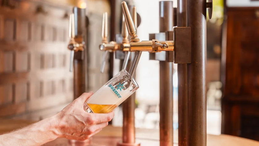 Wirtshaus, Bier, Brot, Wasser und Eck: Das ist das Bozner. Wirtshaus, Bier, Brot, Wasser und Eck: Das ist das Bozner.