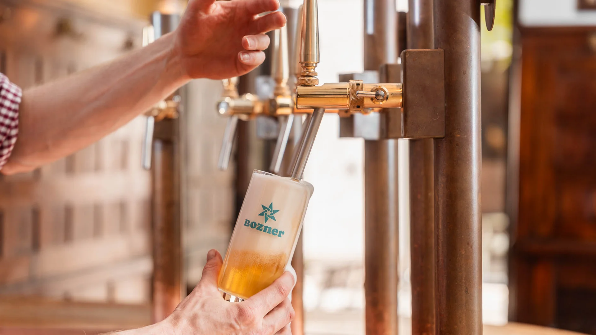 Wirtshaus, Bier, Brot, Wasser und Eck: Das ist das Bozner. Wirtshaus, Bier, Brot, Wasser und Eck: Das ist das Bozner.