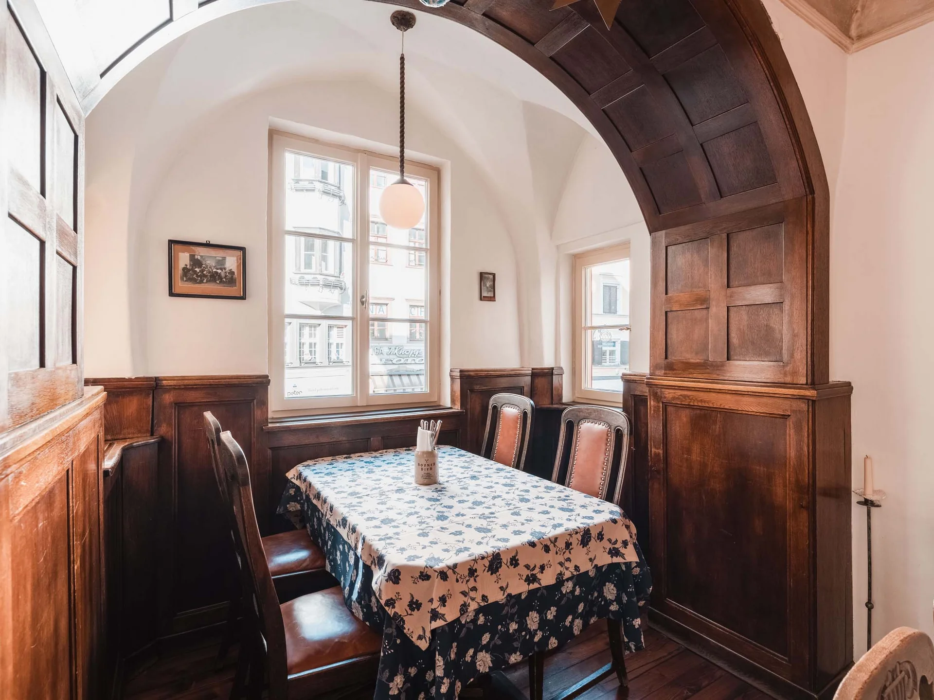 Wirtshaus, Bier, Brot, Wasser und Eck: Das ist das Bozner. Wirtshaus, Bier, Brot, Wasser und Eck: Das ist das Bozner.