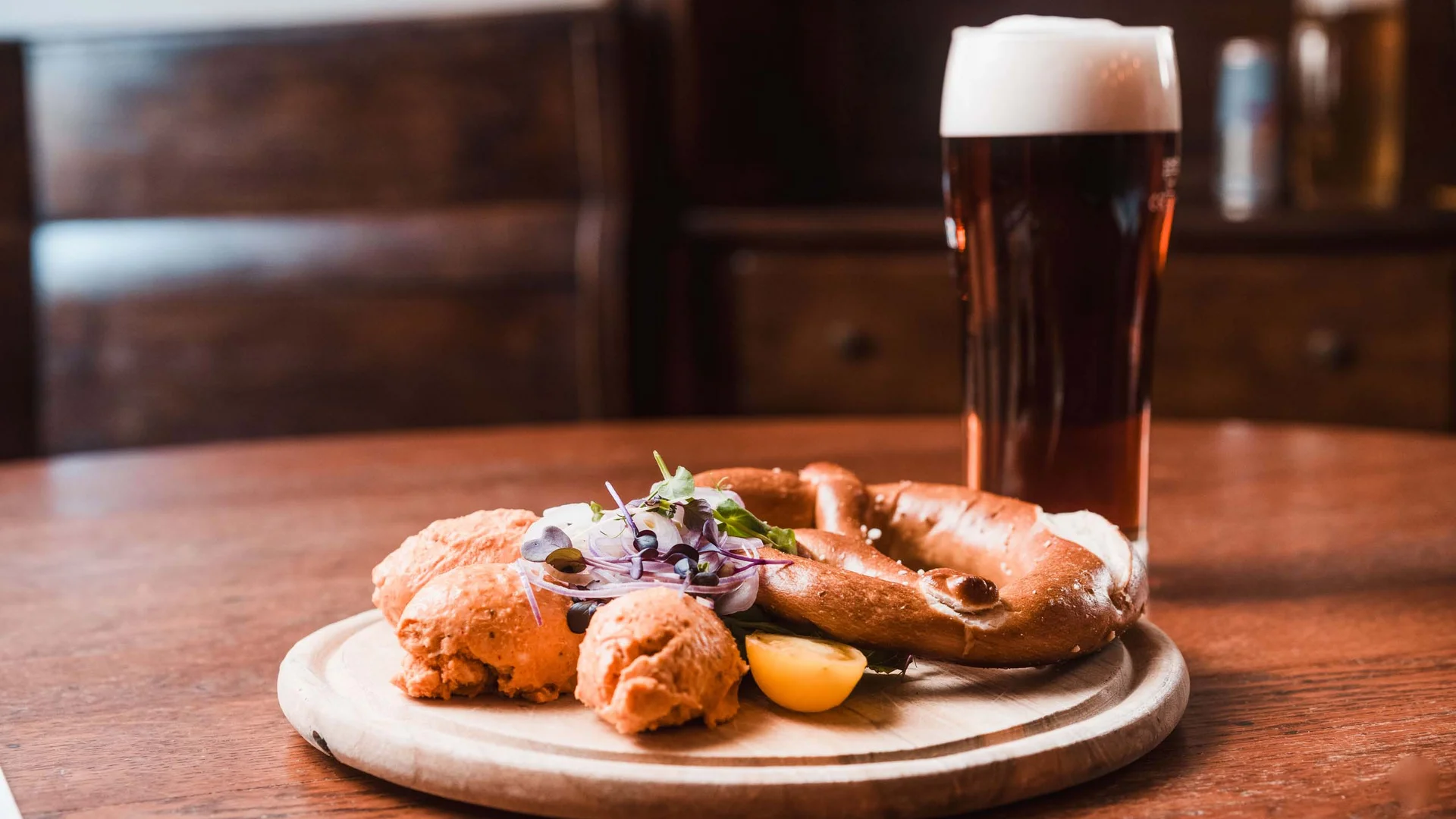 Wirtshaus, Bier, Brot, Wasser und Eck: Das ist das Bozner. Wirtshaus, Bier, Brot, Wasser und Eck: Das ist das Bozner.