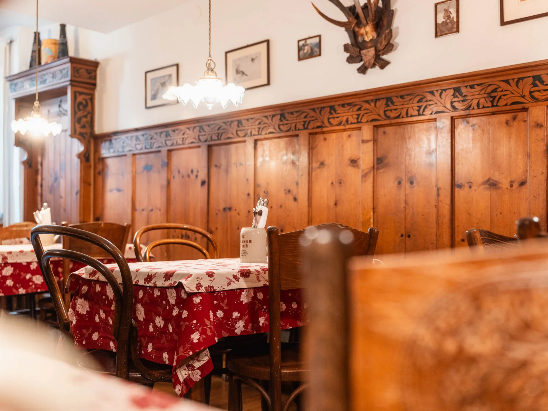 Wirtshaus, Bier, Brot, Wasser und Eck: Das ist das Bozner. Wirtshaus, Bier, Brot, Wasser und Eck: Das ist das Bozner.